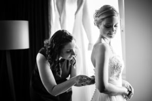 L'enfilage de la robe
