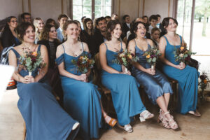 Demoiselles d'honneur pendant cérémonie