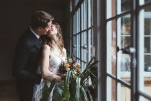 Image du couple dans le cloitre