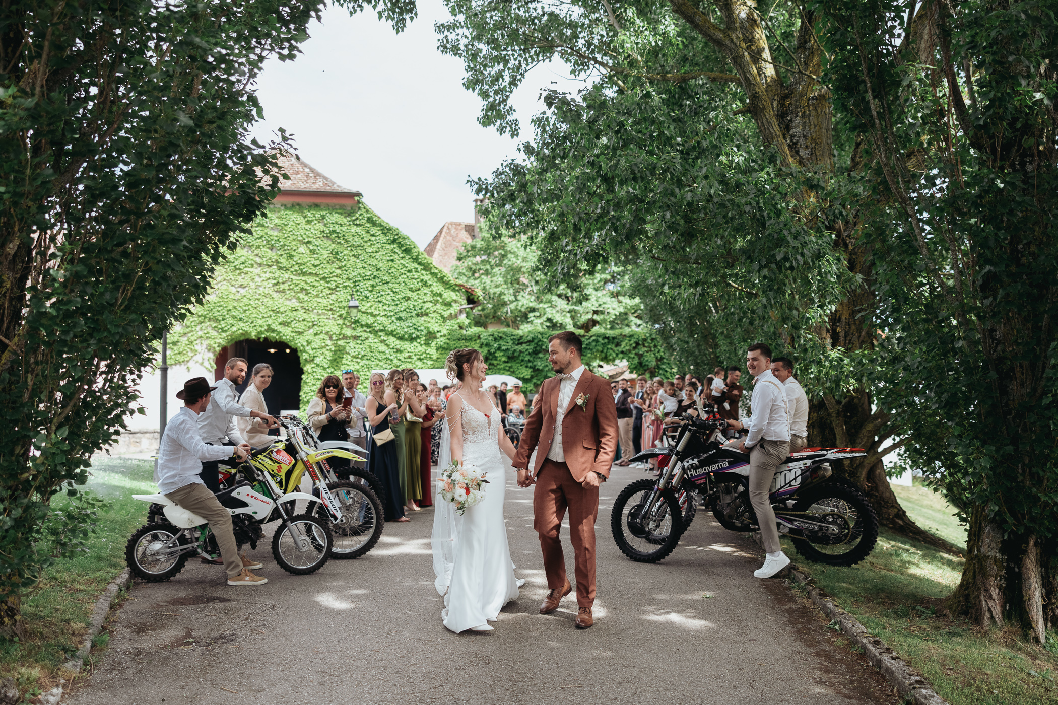 Mariage dans la cour de l'Abbaye